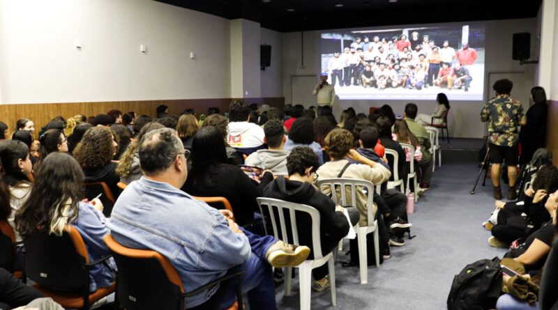 Roda de conversa sobre livro que conta a história de Alexandre Vannuchi marca abertura da Semana de História na Uniso